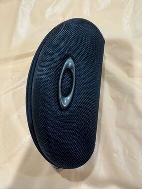 Oakley Brand New Textured Hard Shell Sunglass Case in Black